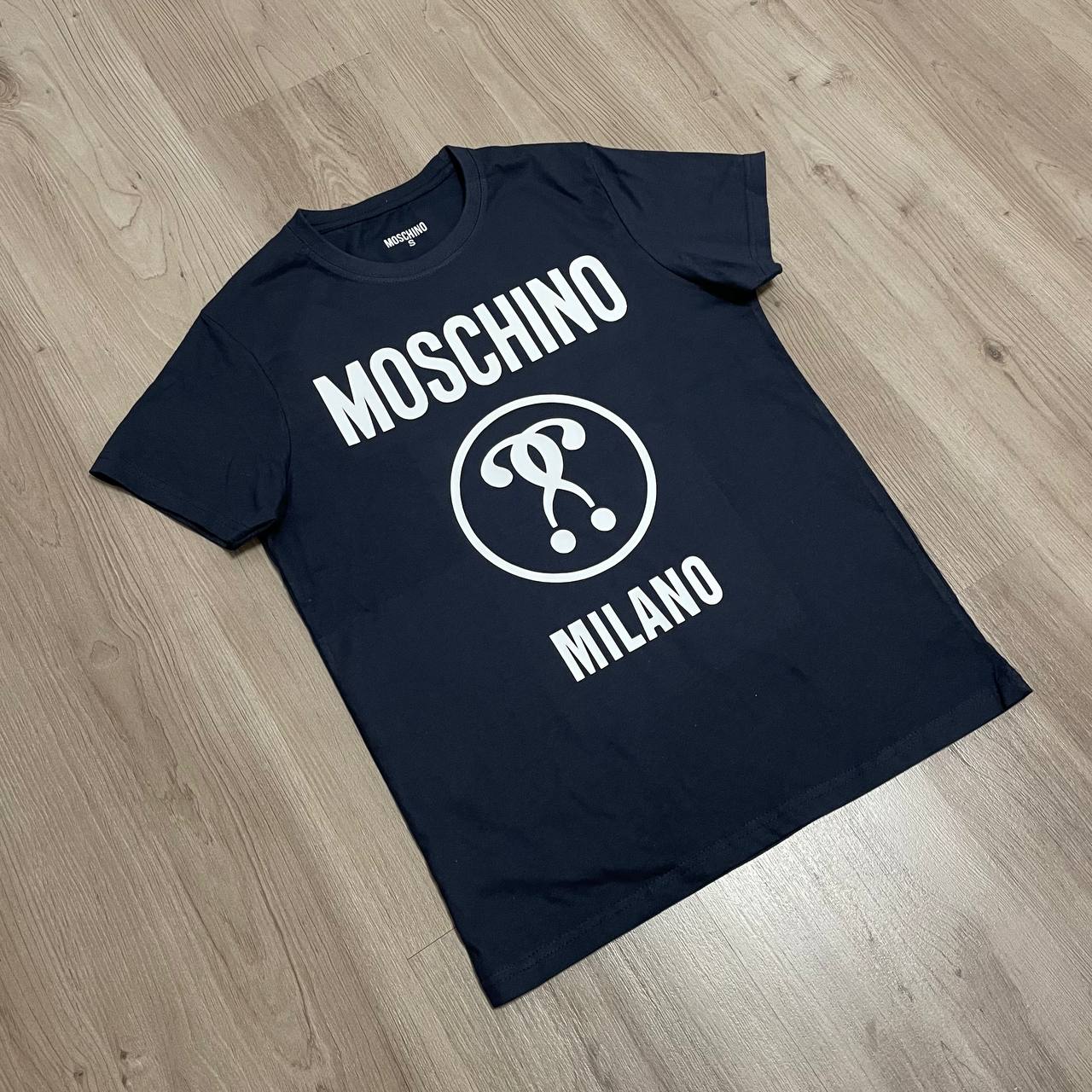 Camiseta Moschino azul marino