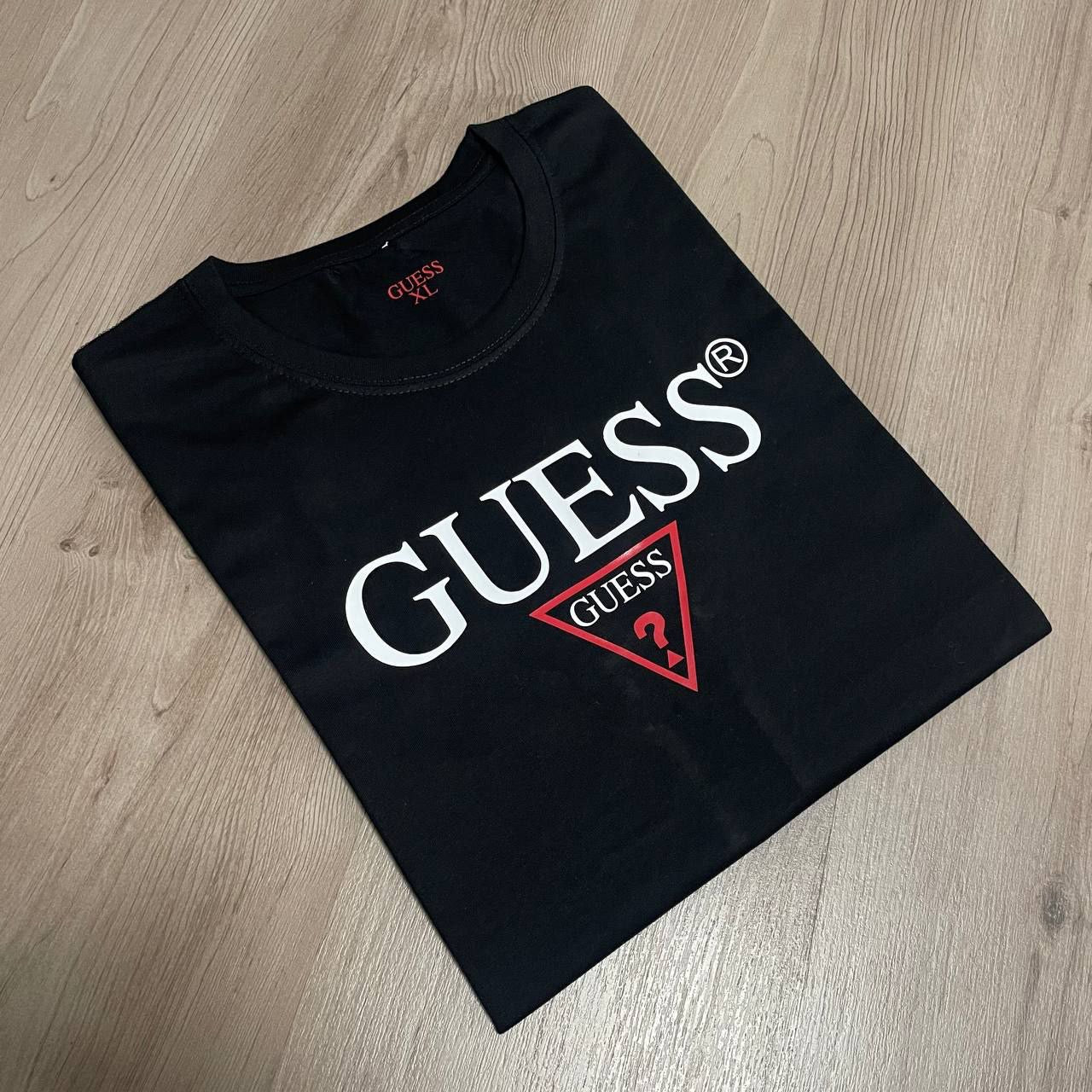 Camiseta Guessnegra