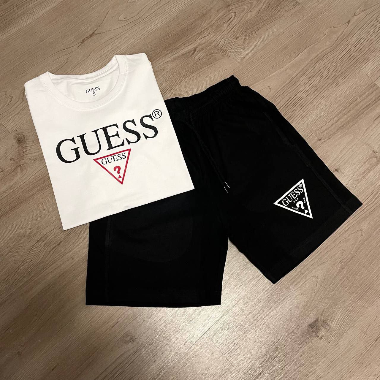 Conjunto corto Guess