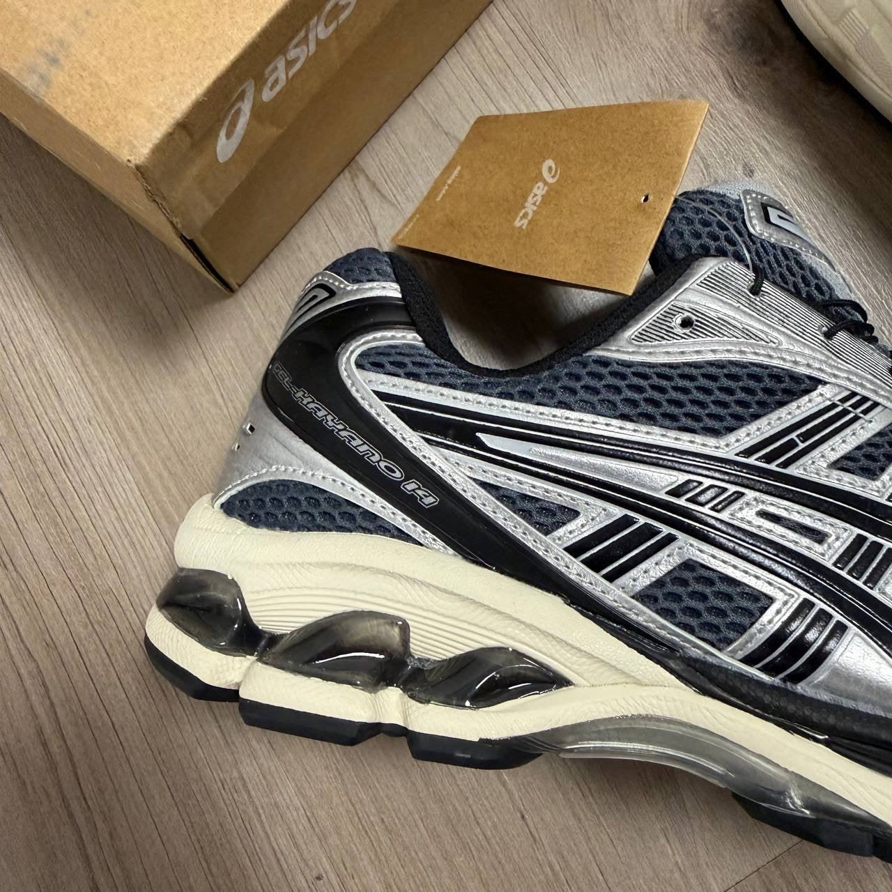 Zapatilla Asic GEL suela Beige