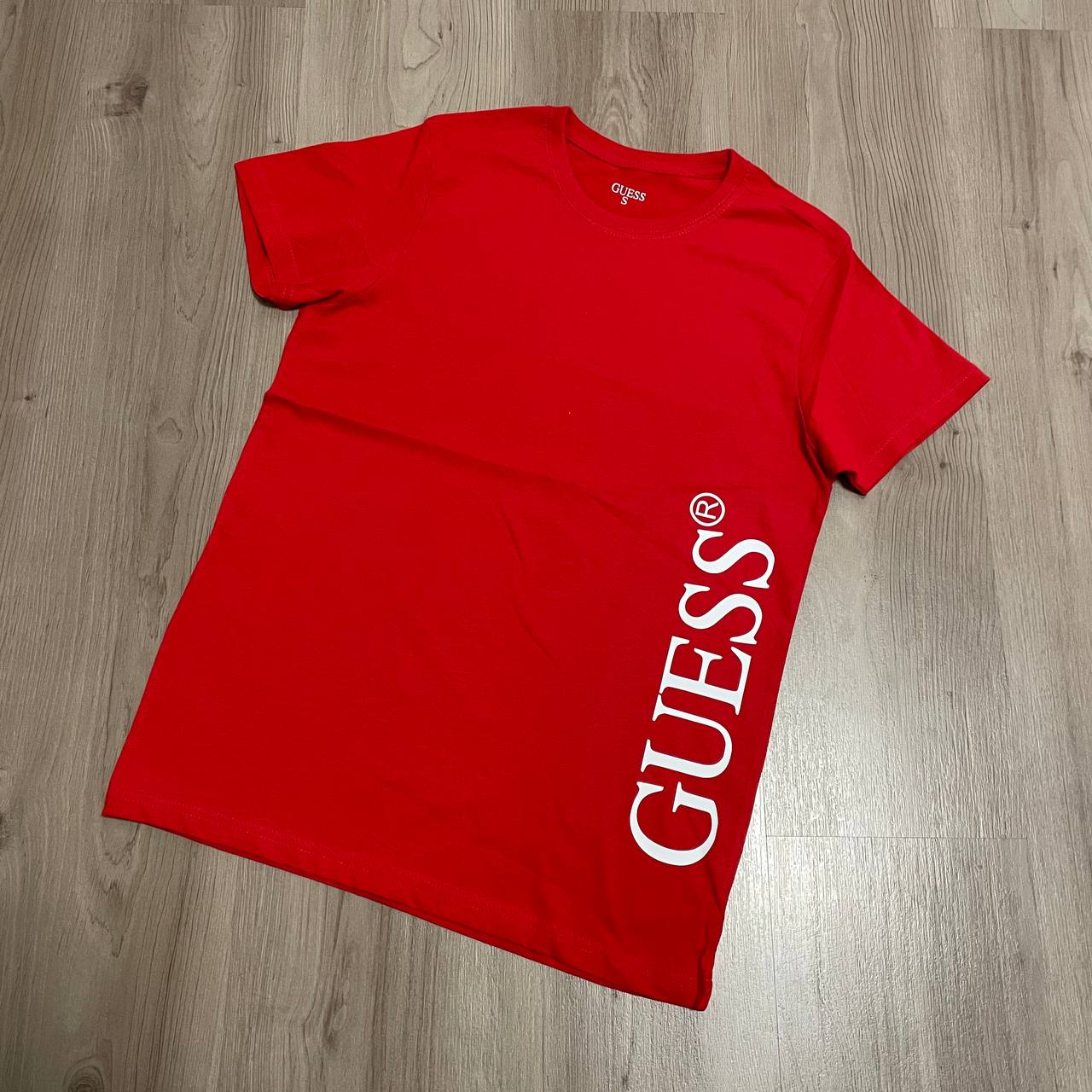 Camiseta Guess roja