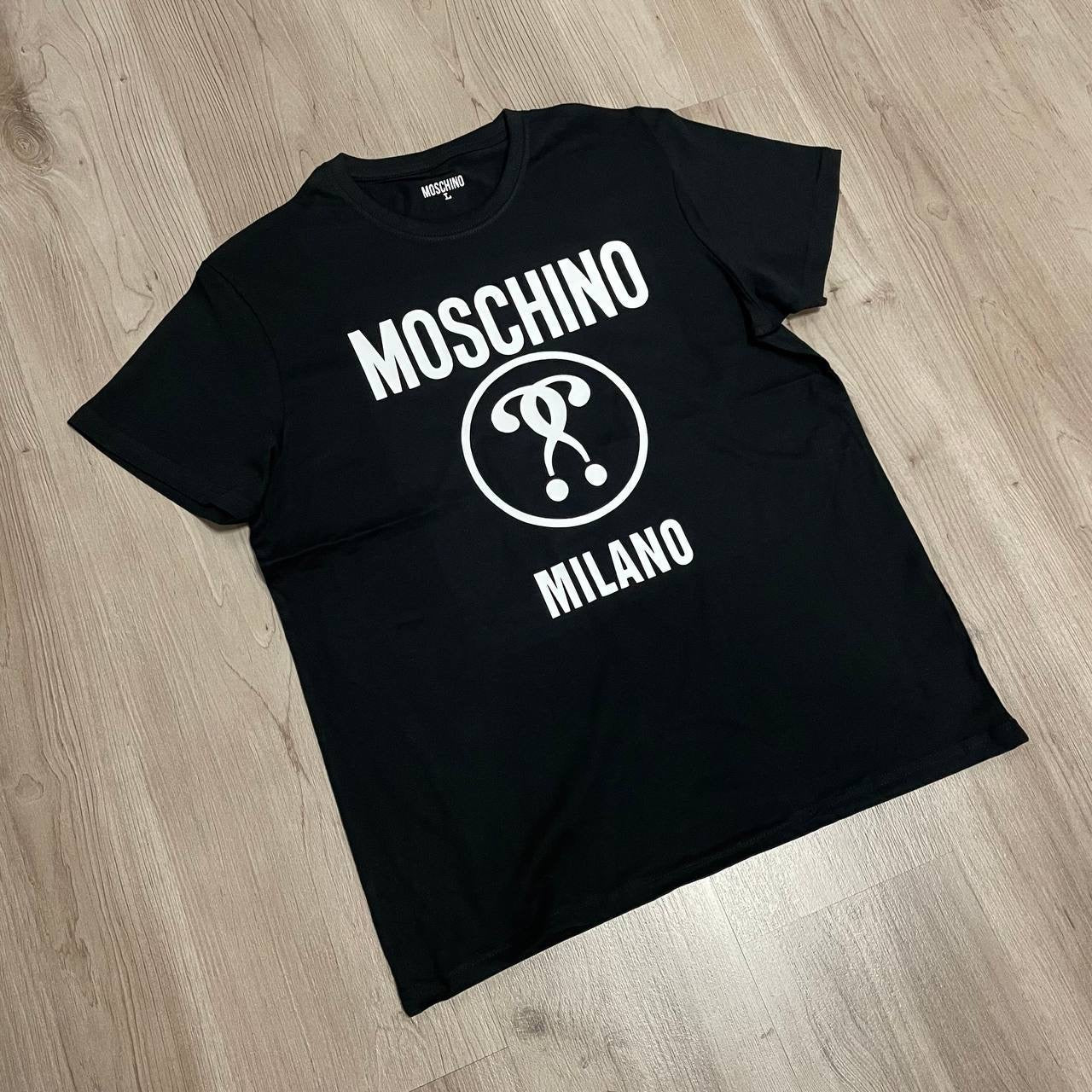 Camiseta Moschino negra