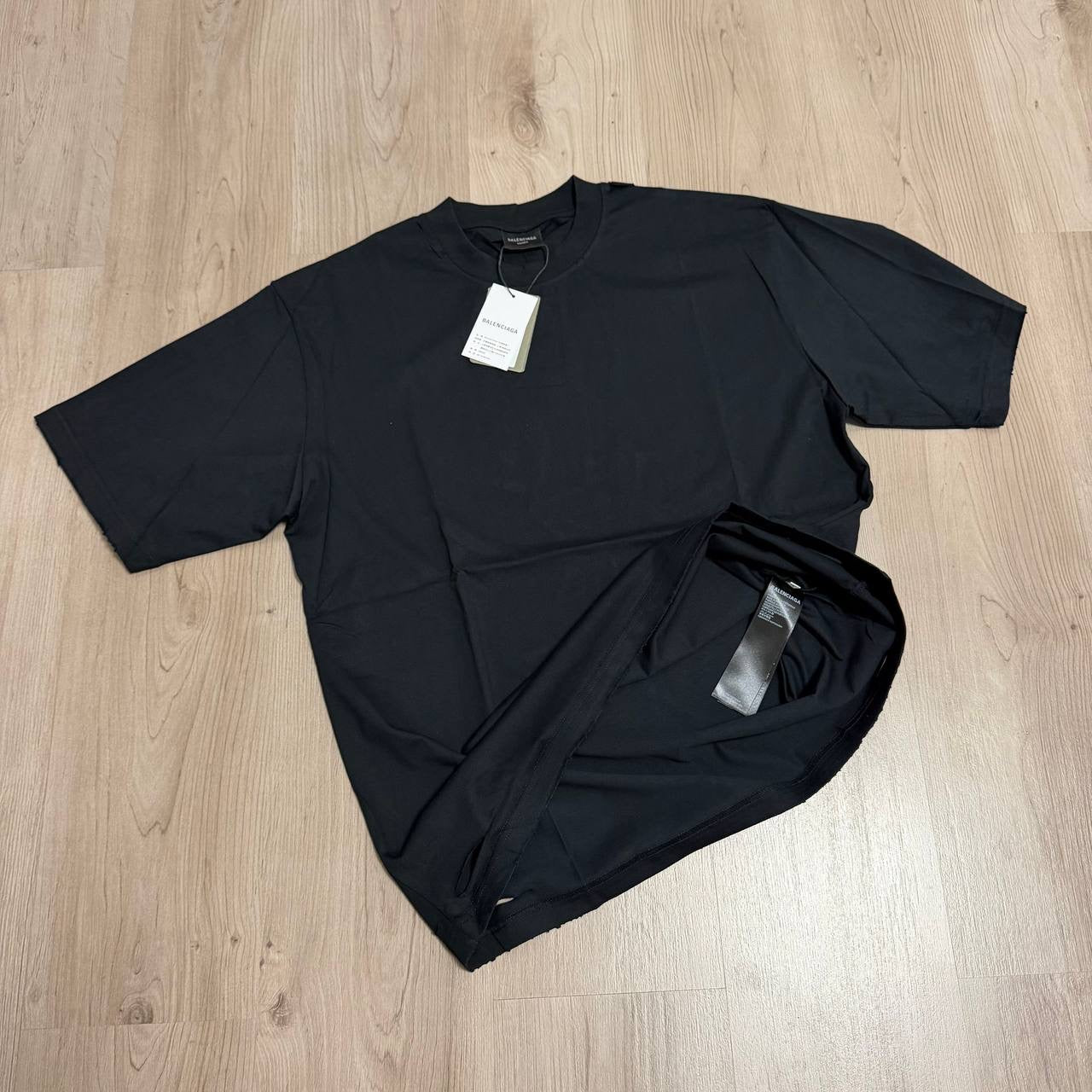 Camiseta Balenciaga Premium Negra