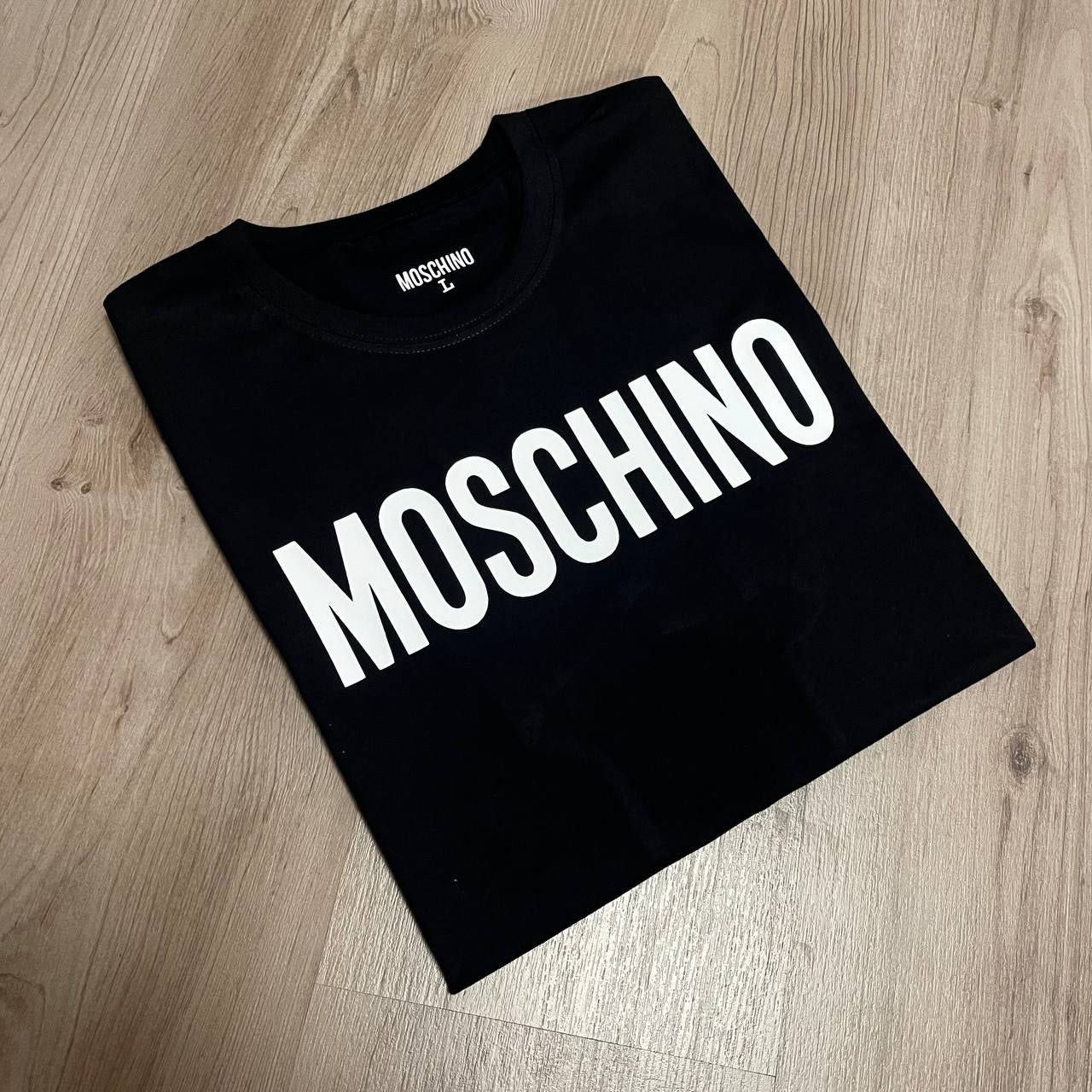 Camiseta Moschino negra