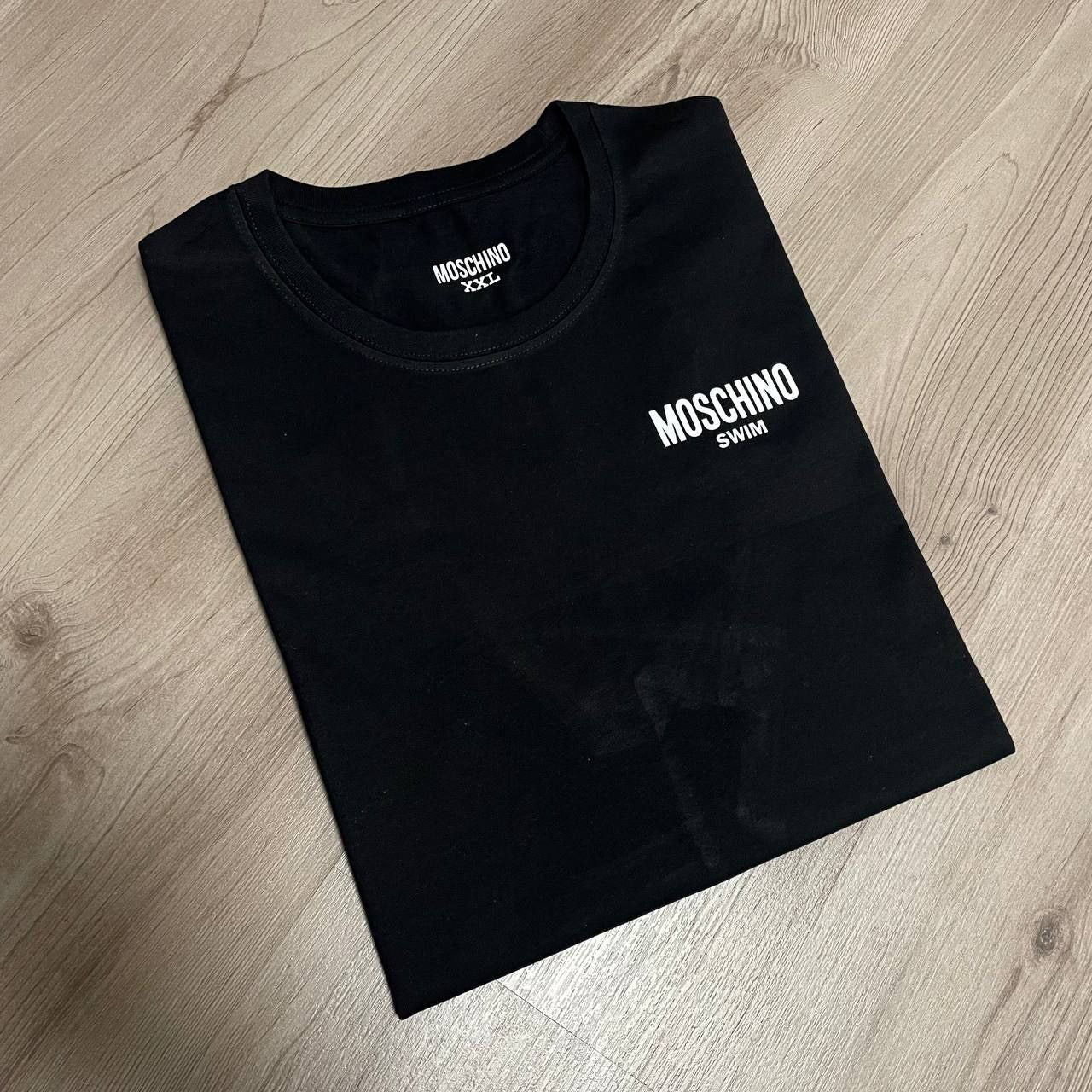 Camiseta Moschino  negra