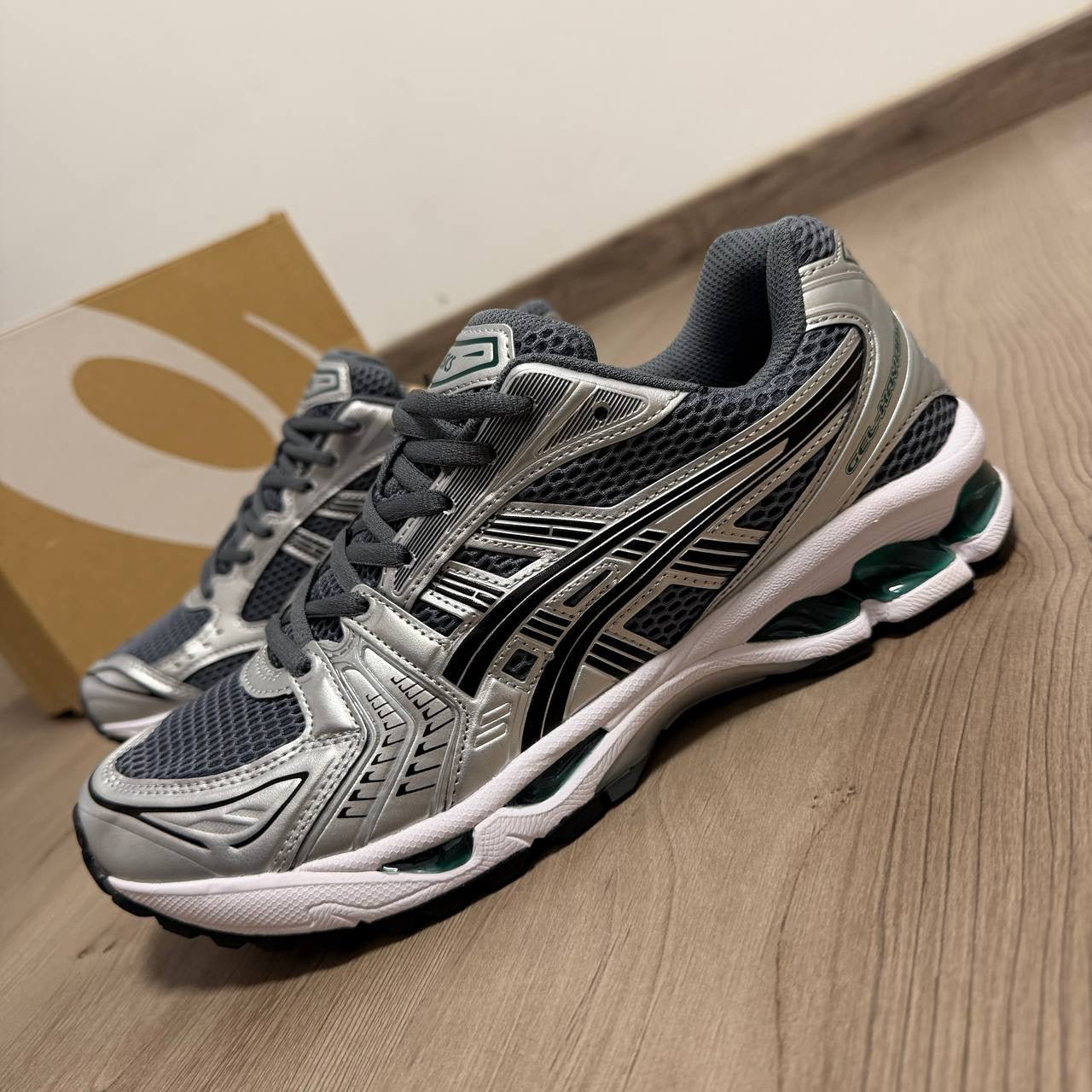 Zapatilla Asic GEL suela Blanca