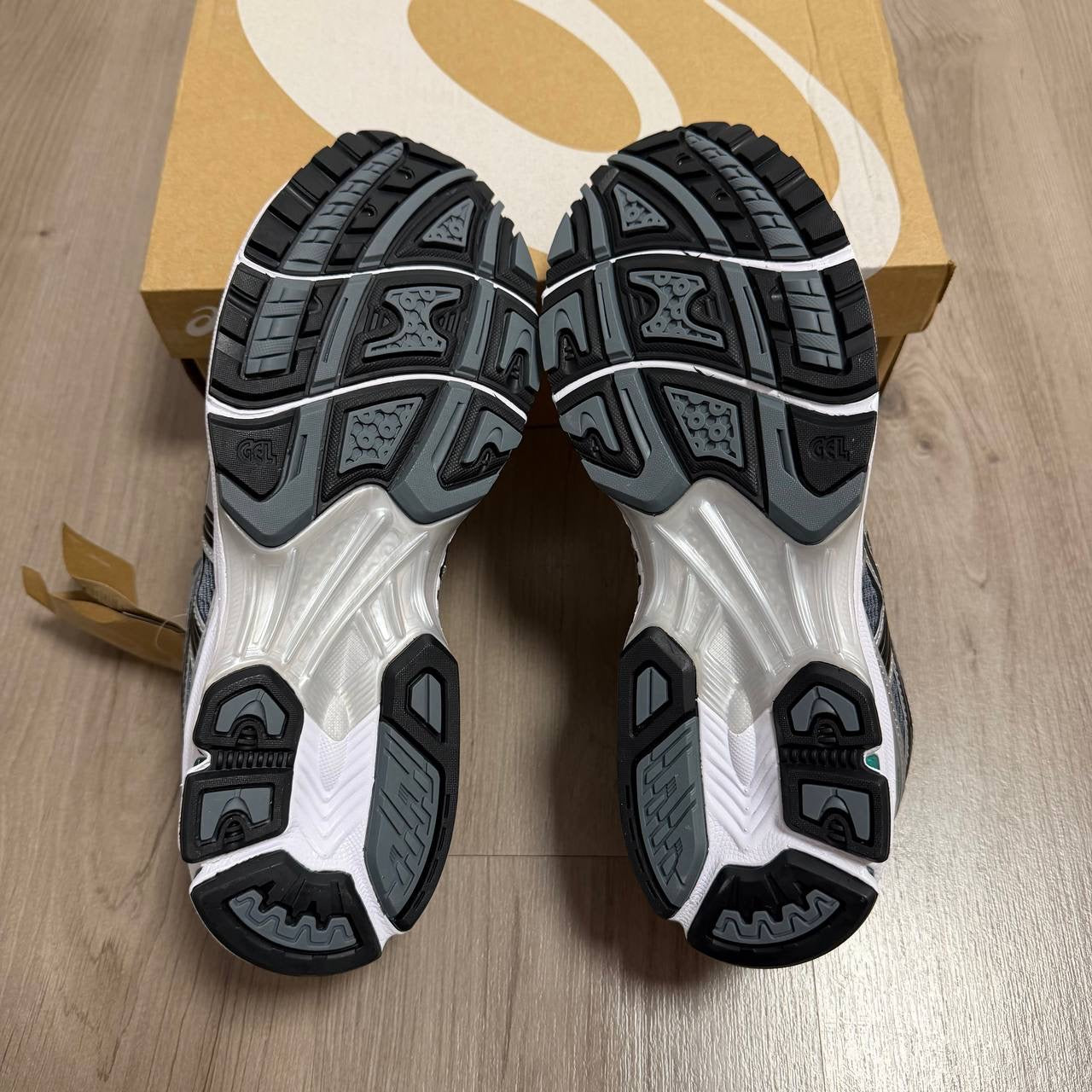 Zapatilla Asic GEL suela Blanca